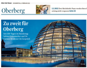Ausschnitt aus der Oberbergischen Volkszeitung, Artikel "Zu zweit für Oberberg" - vor blauem Himmel die Glaskuppel mit Metallgeripper des Deutschen Bundestags