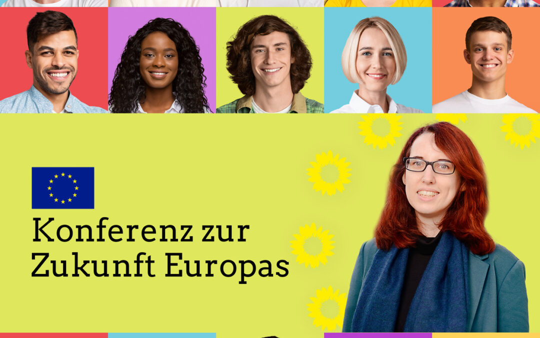 Konferenz zur Zukunft Europas - Sabine auf grünem Grund, die EU-Flagge - um sie eine Vielzahl von Menschen aller Art - Europa eben! :)